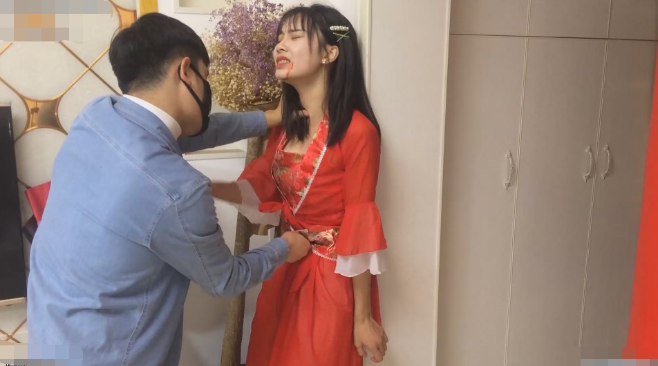 怡静捅肚子